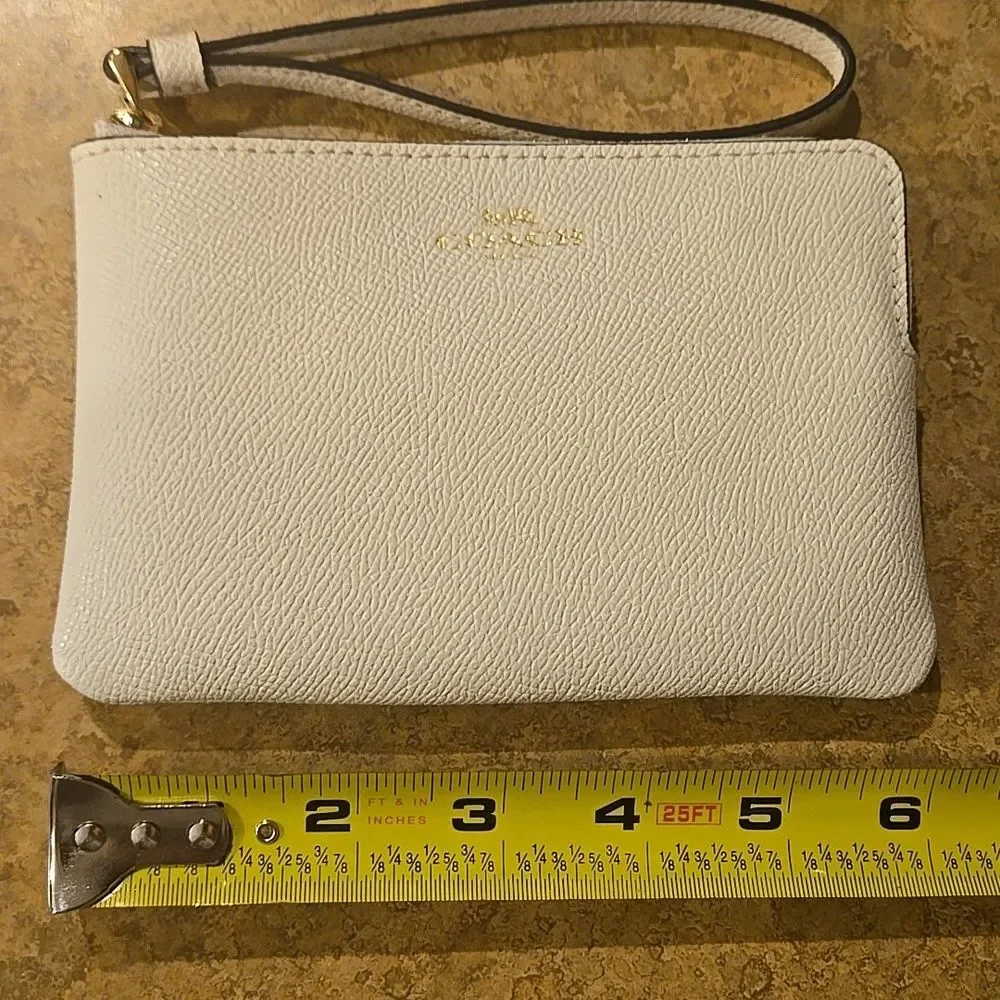 Coach Corner Zip Wristlet in White Signature Canvas NWT Authentic Mini Bag